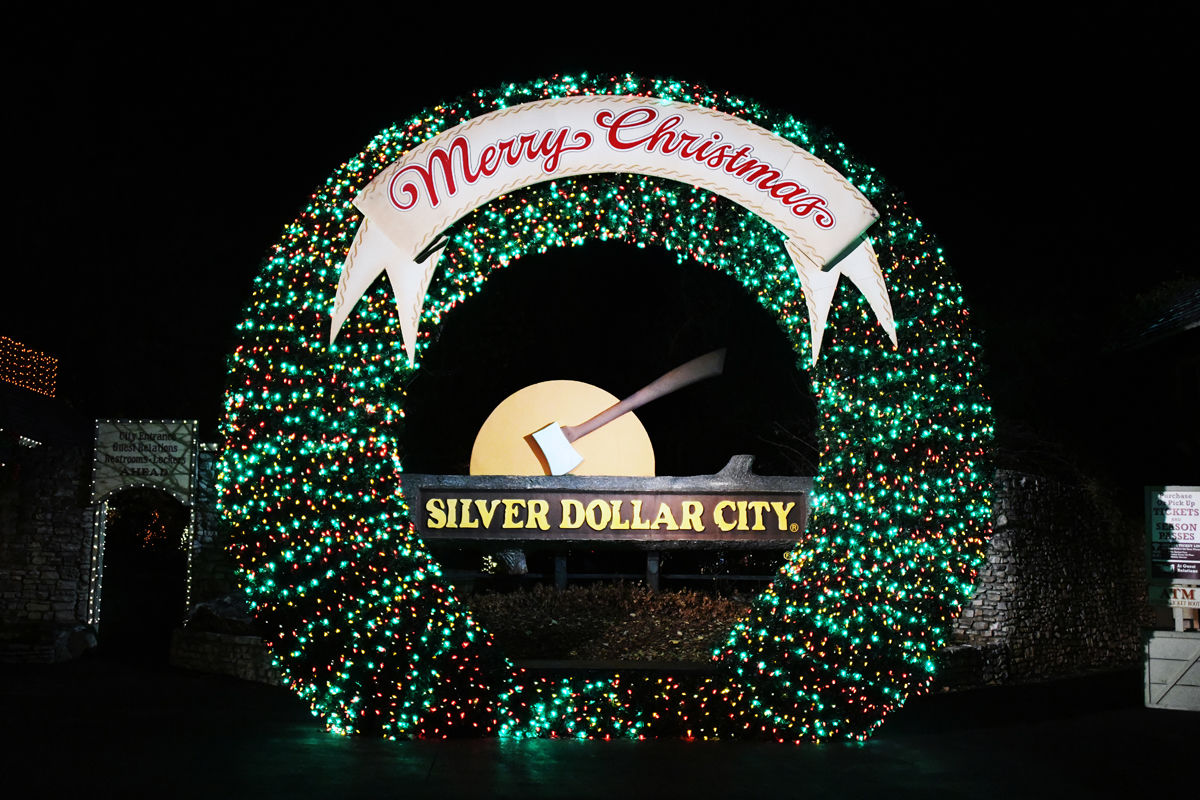 131 The giant wreath at Silver Dollar City at night.jpg